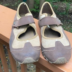 Columbia brown corduroy shoes